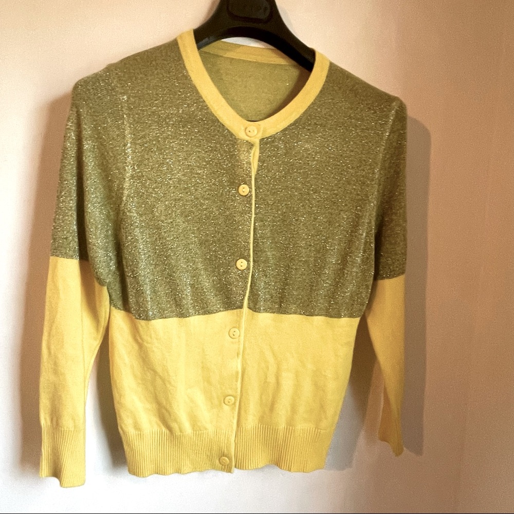 Small/Medium Unique Long sleeve Button up Measurements are in pictures - Picture 7 of 8